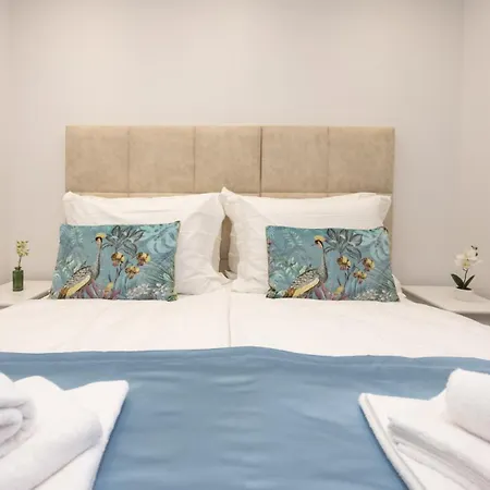 Lägenhet With Pool Jeniffer By Guide
